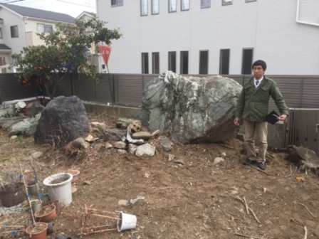 埼玉県　-　庭石・自然石・大岩・巨石の処分解体撤去の作業前