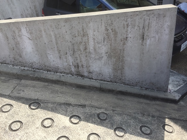 コンクリート塀の斫り解体撤去処分とモルタルでの左官補修工事01