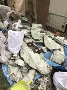 庭石処分 – 神奈川県秦野市沼代での庭石撤去と庭石解体の工事写真